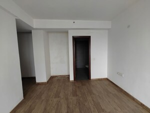 Room in 3 BHK Apartment at Omaxe Royal Residency Faridabad, Sector 79 – for Sale