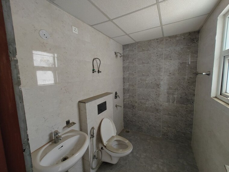 Bathroom, omaxe-royal-residency-faridabad 3 Bedroom 1925 Sq.Ft. Apartment In Sector 79 Faridabad 10406635