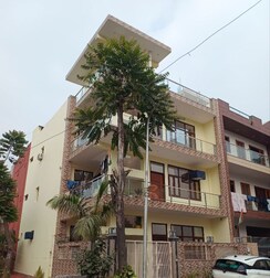 2 BHK + Servant Room Independent House For Rent in Sector 37 Greater Noida