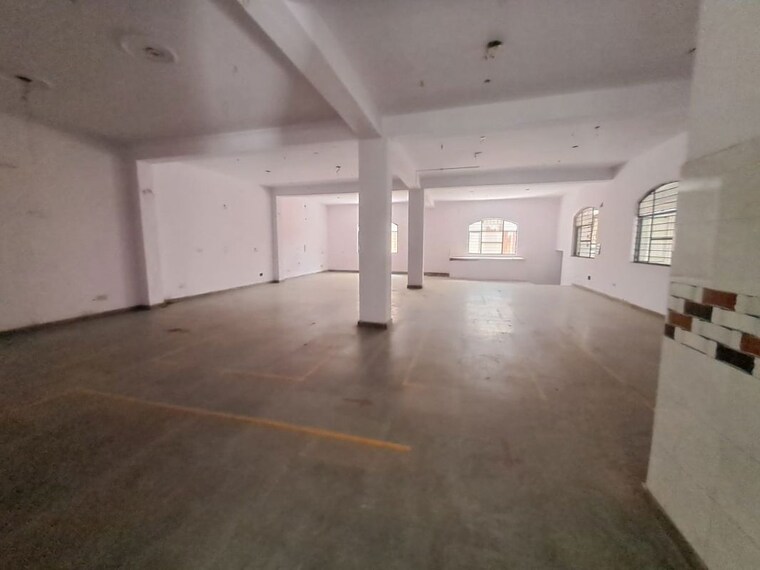 Room, sector 63 Commercial Warehouse 2500 Sq.Ft. In Sector 63 Noida 10406663