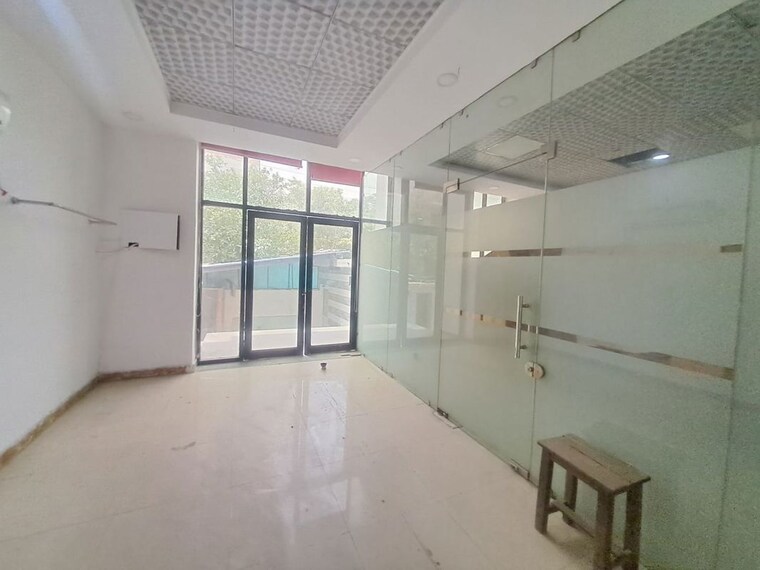 Room, sector 63 Commercial Warehouse 2500 Sq.Ft. In Sector 63 Noida 10406663