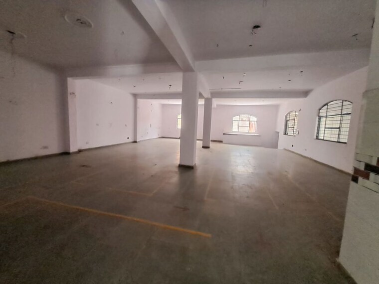 Room, sector 63 Commercial Warehouse 2500 Sq.Ft. In Sector 63 Noida 10406663