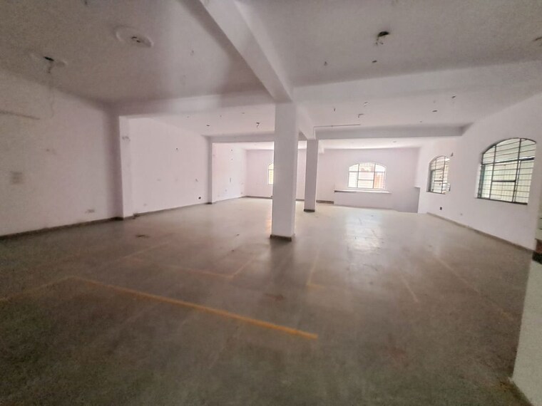 Room, sector 63 Commercial Warehouse 2500 Sq.Ft. In Sector 63 Noida 10406663
