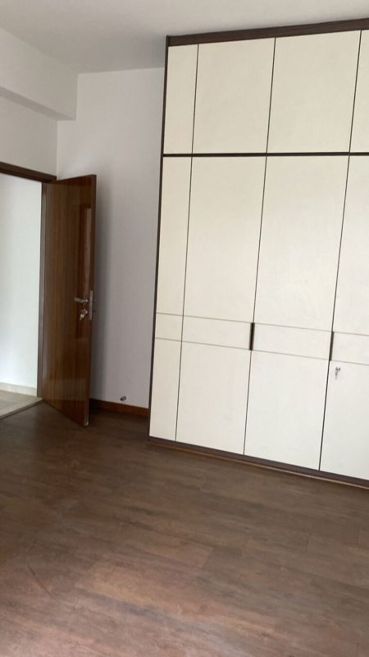 Room, dlf phase iv 4 Bedroom 360 Sq.Ft. Builder Floor In Dlf Phase iv Gurgaon 10406674