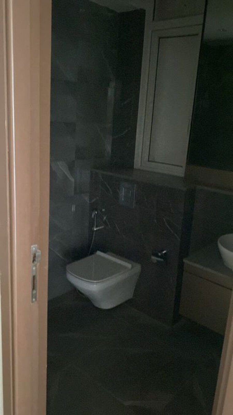 Bathroom, dlf phase iv 4 Bedroom 360 Sq.Ft. Builder Floor In Dlf Phase iv Gurgaon 10406674