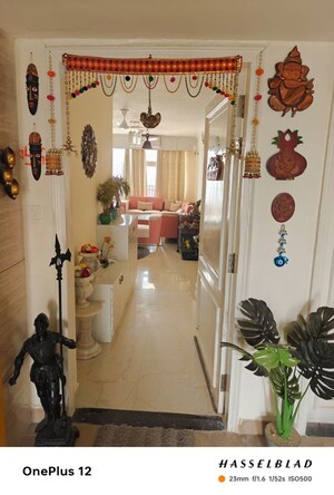 Team Area in 3 BHK Apartment at Omaxe The Palace, Gomti Nagar – for Rent