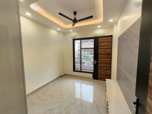 Room in 3 BHK Builder Floor at RPS Palm Drive, Sector 88 – for Sale