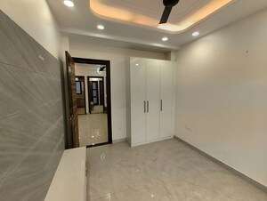 Room in 3 BHK Builder Floor at RPS Palm Drive, Sector 88 – for Sale