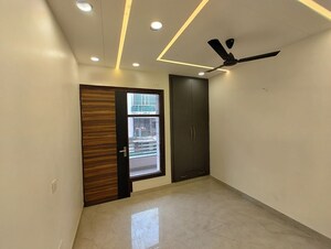 Room in 3 BHK Builder Floor at RPS Palm Drive, Sector 88 – for Sale