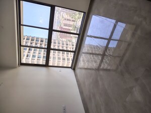 Room in 2 BHK Apartment at Sheth Auris Bliss, Malad West – for Rent