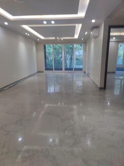 3.5 BHK + Servant Room Builder Floor For Rent in Defence Colony