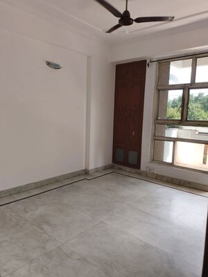Room in 2 BHK Builder Floor at RWA Federation, Vaishali Sector 5 – for Rent