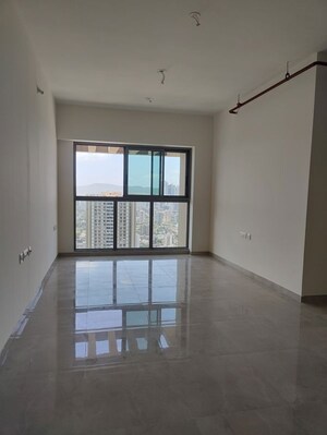 Room in 2 BHK Apartment at Sheth Auris Bliss, Malad West – for Sale