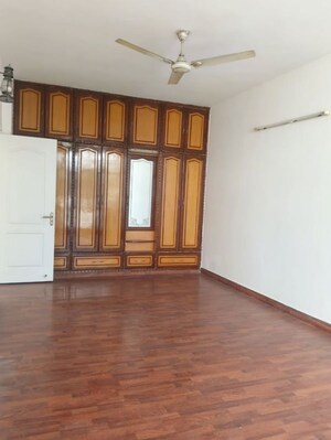 6+ BHK Villa For Sale in Eldeco Mansionz, Sector 48