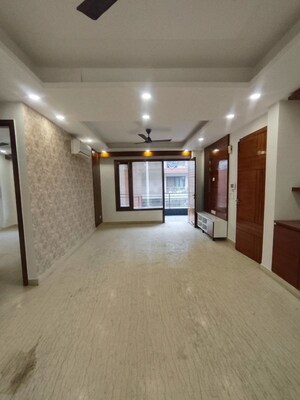 Living Room in 3 BHK Apartment at Sector 48 – for Rent