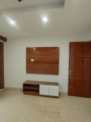 Room in 3 BHK Apartment at Sector 48 – for Rent