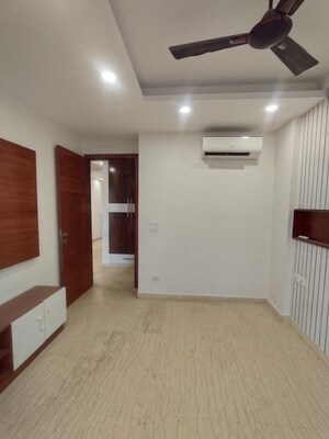 Room in 3 BHK Apartment at Sector 48 – for Rent