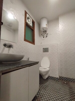 Bathroom in 3 BHK Apartment at Sector 48 – for Rent