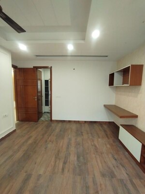 Room in 3 BHK Apartment at Sector 48 – for Rent