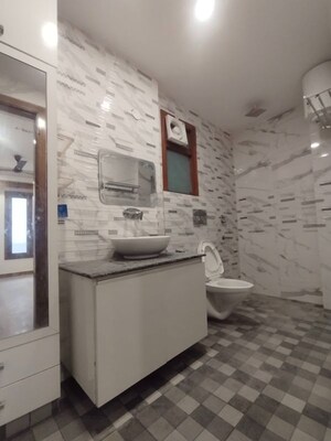 Bathroom in 3 BHK Apartment at Sector 48 – for Rent