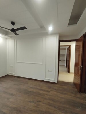 Room in 3 BHK Apartment at Sector 48 – for Rent