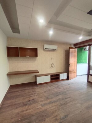 Room in 3 BHK Apartment at Sector 48 – for Rent