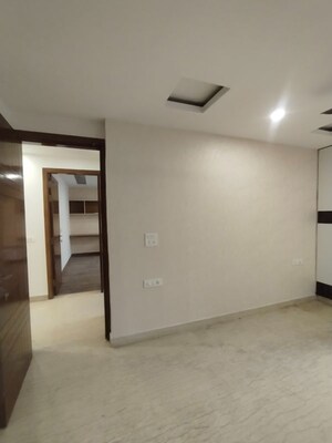 Room in 3 BHK Apartment at Sector 48 – for Rent