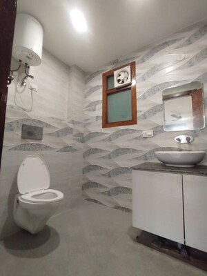Bathroom in 3 BHK Apartment at Sector 48 – for Rent