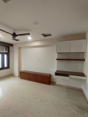 Room in 3 BHK Apartment at Sector 48 – for Rent