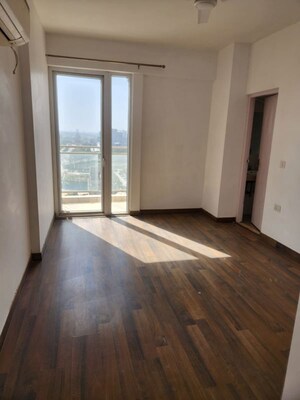Room in 3 BHK Apartment at Conscient Heritage Max II, Sector 102 – for Rent