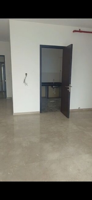 Room in 3 BHK Apartment at Kalpataru Radiance, Goregaon West – for Sale