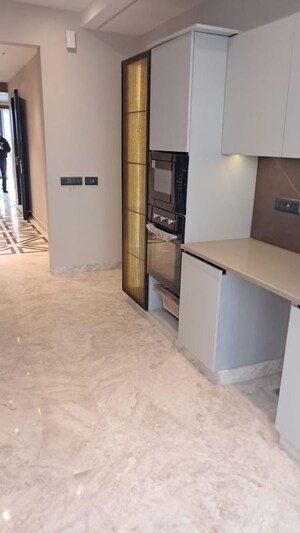 Room in 4 BHK Builder Floor at DLF Imperial Residences, Dlf Phase I – for Rent