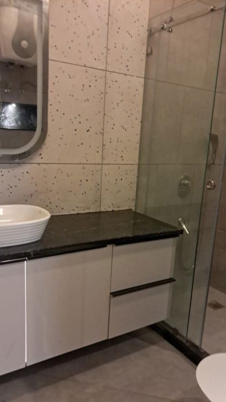 Bathroom, dlf-imperial-residences 4 Bedroom 2800 Sq.Ft. Builder Floor In Dlf Phase I Gurgaon 10406882