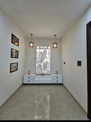 Room in 4 BHK Apartment at Sector 115 – for Sale