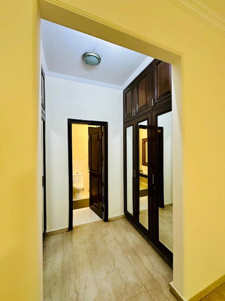 Cupboard, dlf phase ii 5 Bedroom 2700 Sq.Ft. Independent House In Dlf Phase ii Gurgaon 10406899
