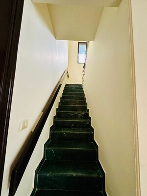Staircase in 5 BHK Independent House at Dlf Phase ii – for Rent