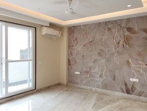 Room in 3 BHK Builder Floor at DLF Atria, Dlf Phase ii – for Rent