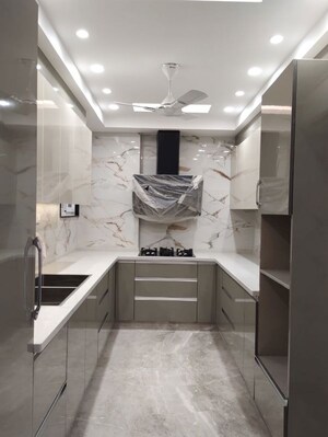 Team Area in 3 BHK Builder Floor at DLF Atria, Dlf Phase ii – for Rent