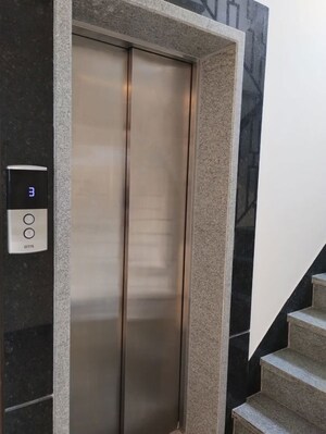 Building Lobby in 3 BHK Builder Floor at DLF Atria, Dlf Phase ii – for Rent
