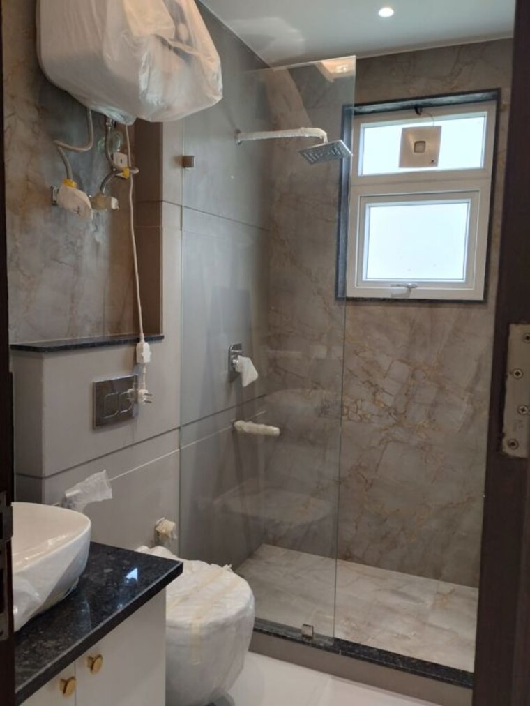 Bathroom, dlf-atria 3 Bedroom 2200 Sq.Ft. Builder Floor In Dlf Phase ii Gurgaon 10406919