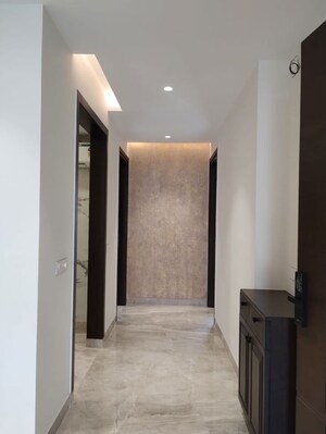 Room in 3 BHK Builder Floor at DLF Atria, Dlf Phase ii – for Rent