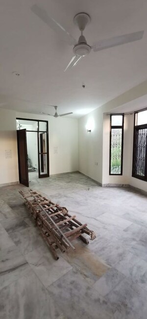 Room in 3 BHK Builder Floor at Greater Kailash I – for Rent