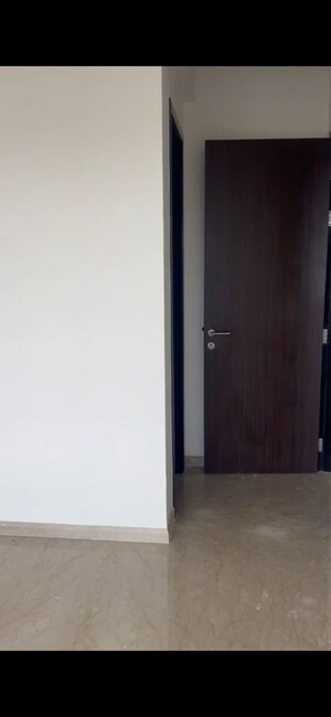 Room in 2 BHK Apartment at Kalpataru Radiance, Goregaon West – for Sale