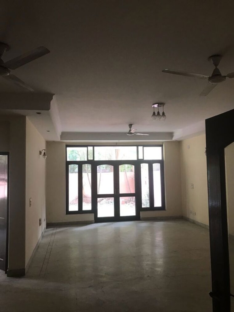 Room, sector 23 1 RK 100 Sq.Yd. Apartment In Sector 23 Gurgaon 10406933