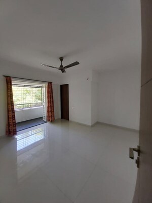 Room in 2 BHK Apartment at Life Arena, Tingre Nagar – for Rent