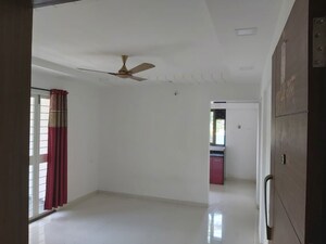 Room in 2 BHK Apartment at Life Arena, Tingre Nagar – for Rent