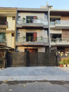 6+ BHK Independent House For Sale in Sector 36