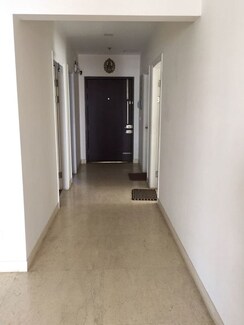 3 BHK + Servant Room Apartment For Rent in Emaar MGF The Palm Drive Studios