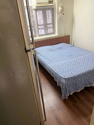Bedroom in 2 BHK Apartment at Mahim West – for Rent
