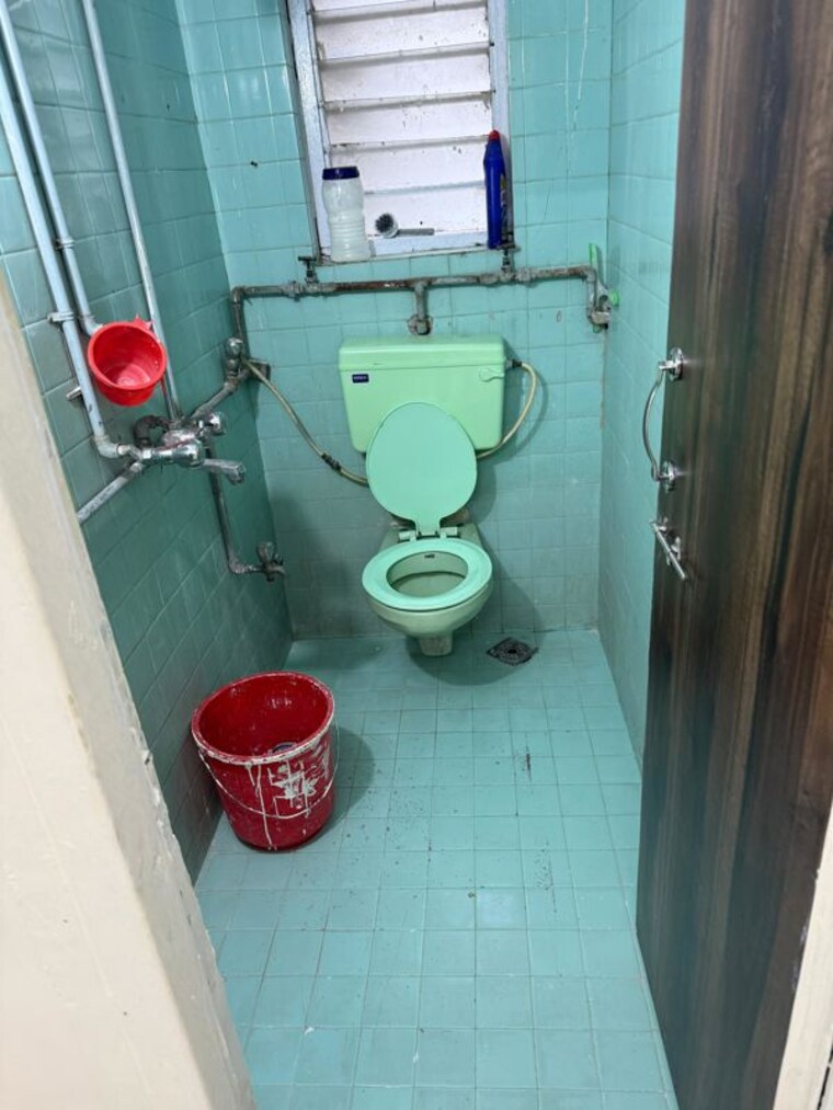 Bathroom, mahim west 2 Bedroom 750 Sq.Ft. Apartment In Mahim West Mumbai 10406945